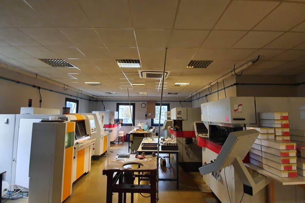 éclairage plafond au néon